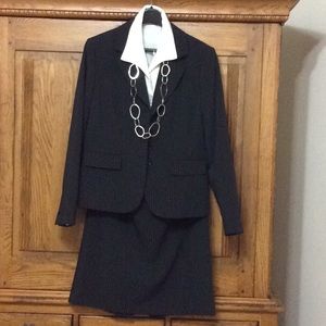 Ladies 2 Piece Suit, Size 12 NWOT